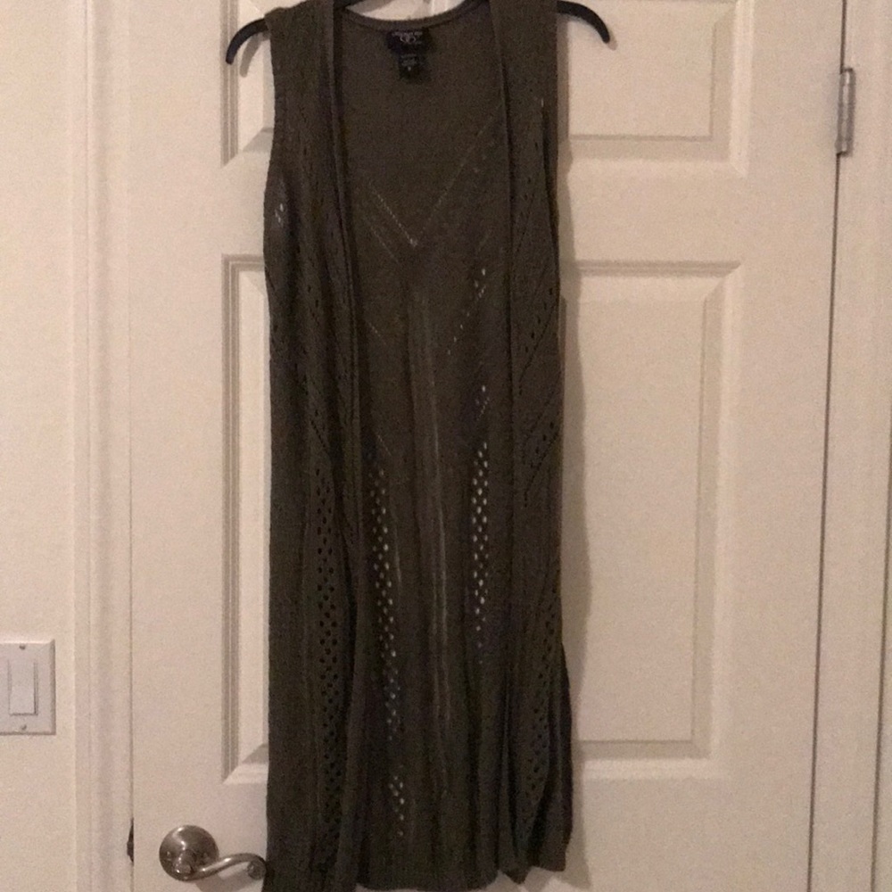 Sleeveless cardigan